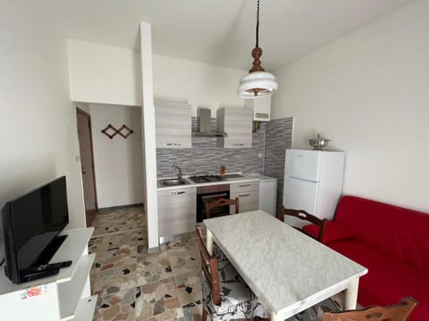 TV and multimedia, Kitchen or kitchenette, Living room, Seating area, minibar, oven, pet friendly, stove