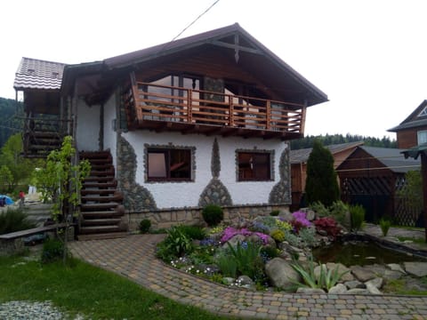 Property building, Facade/entrance, Garden, Balcony/Terrace