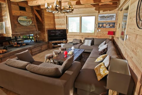 Communal lounge/ TV room, TV and multimedia, Living room