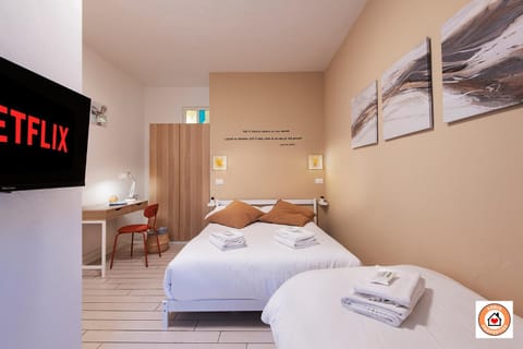 Bed, TV and multimedia, Photo of the whole room, Bedroom, Text overlay, towels, wardrobe, air conditioner
