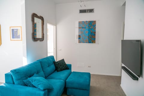 Living room, Seating area, Evening entertainment, air conditioner