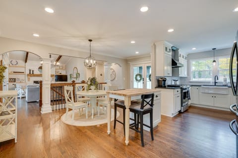 Powell Home with Fire Pit - 5 Mi to Columbus Zoo! House in Ohio