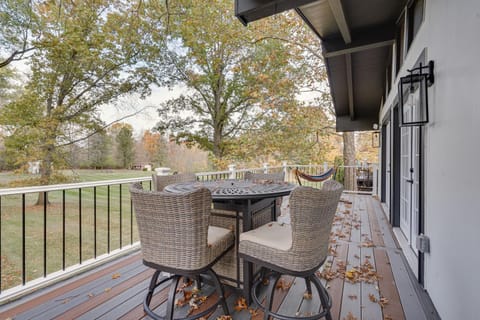 Powell Home with Fire Pit - 5 Mi to Columbus Zoo! House in Ohio