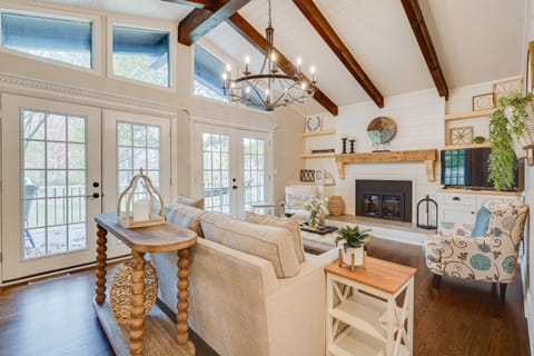 Powell Home with Fire Pit - 5 Mi to Columbus Zoo! House in Ohio