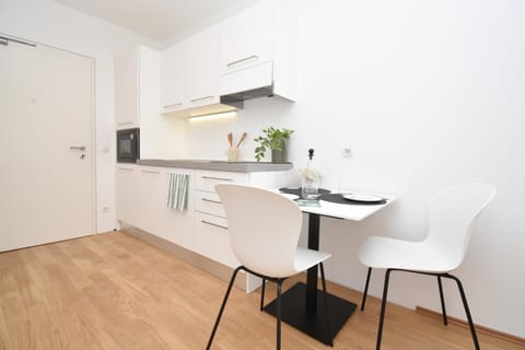 Dining area, kitchen