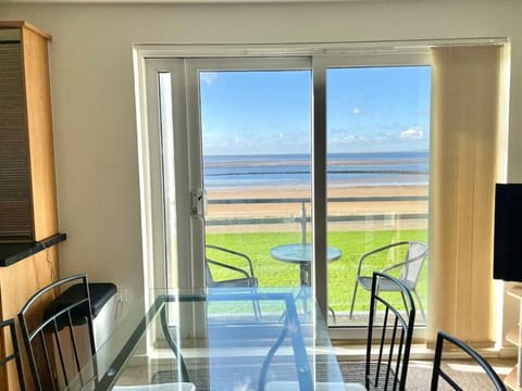 Beachfront Bliss with Spectacular Views Apartment in Wales
