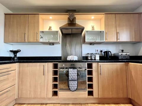 Beachfront Bliss with Spectacular Views Apartment in Wales