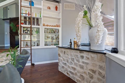 Lounge or bar, Food and drinks, Drinks