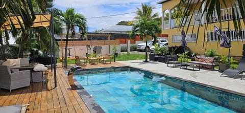 Property building, Patio, Garden, Garden view, Pool view, Swimming pool, Swimming pool, sunbed