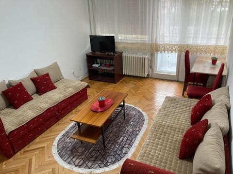 Communal lounge/ TV room, TV and multimedia, Living room, Seating area, internet