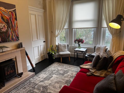 Beautiful traditional top floor flat in the center of Largs Apartment in England