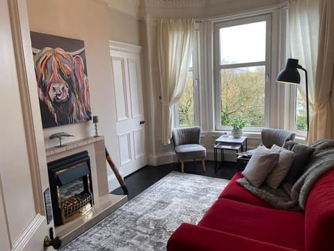 Beautiful traditional top floor flat in the center of Largs Apartment in England