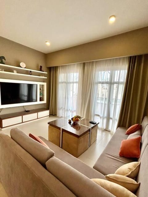 Communal lounge/ TV room, TV and multimedia, Living room, Seating area, Evening entertainment