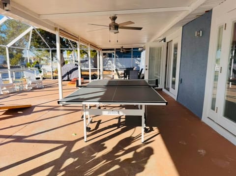 Waterfront5BR wHeated PoolKayaks & Ping-Pong House in Hernando Beach
