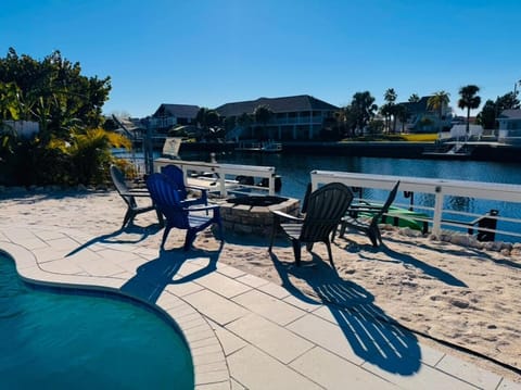Waterfront5BR wHeated PoolKayaks & Ping-Pong House in Hernando Beach