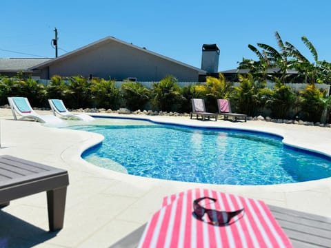 Waterfront5BR wHeated PoolKayaks & Ping-Pong House in Hernando Beach