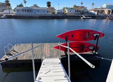 Waterfront5BR wHeated PoolKayaks & Ping-Pong House in Hernando Beach