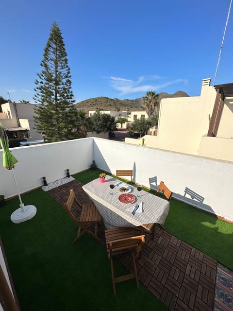 Balcony/Terrace, Dining area, Mountain view