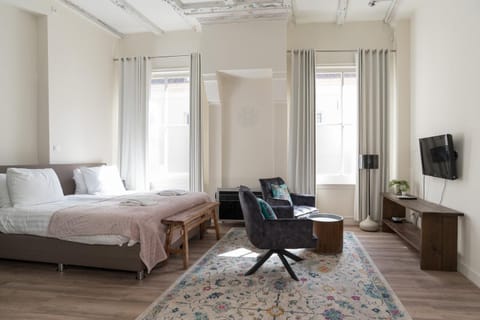 Bed, TV and multimedia, Photo of the whole room, Seating area