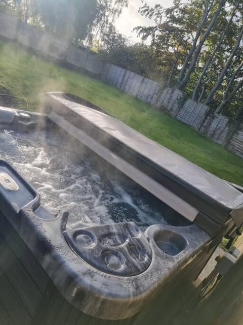 Garden, Hot Tub