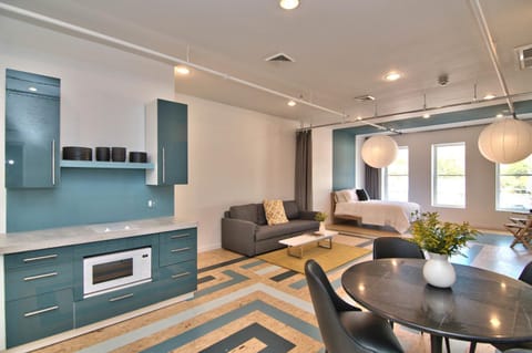 Kitchen or kitchenette, Living room, Seating area, Dining area