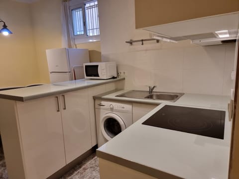 2 bedrm BCN down AC WIFI 30 nigths min Apartment in Barcelona