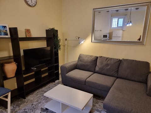 2 bedrm BCN down AC WIFI 30 nigths min Apartment in Barcelona