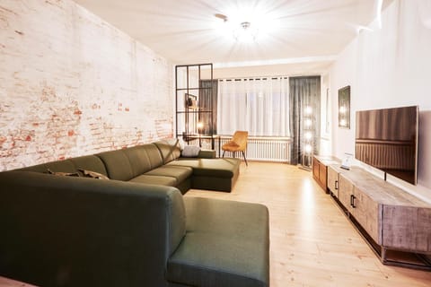 Communal lounge/ TV room, TV and multimedia, Living room, Seating area, towels