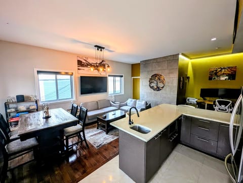 Communal lounge/ TV room, TV and multimedia, Living room, Seating area, Dining area, Communal kitchen