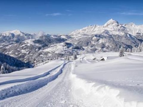 Appartement 3 pièces avec piscine et parking au centre du village - FR-1-505-198 Apartment in Notre-Dame-de-Bellecombe