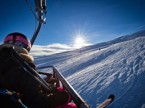 Appartement 3 pièces avec piscine et parking au centre du village - FR-1-505-198 Apartment in Notre-Dame-de-Bellecombe