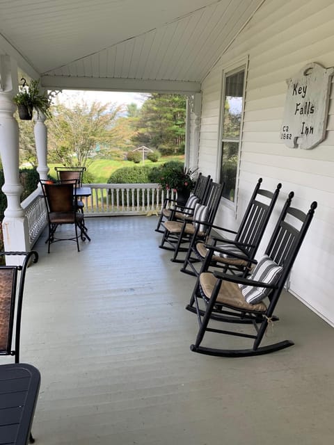 The Inn at Key Falls Estate Bed and Breakfast in Pisgah Forest