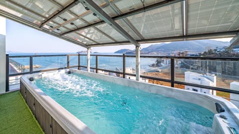 Natural landscape, Spa and wellness centre/facilities, Sea view, Swimming pool