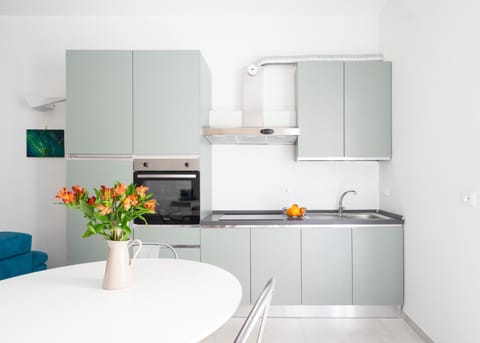 Kitchen or kitchenette, Dining area, Communal kitchen