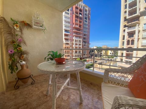 View (from property/room), Balcony/Terrace, City view
