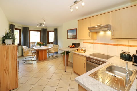 Kitchen or kitchenette, Dining area, kitchen