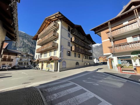 Property building, Facade/entrance, Off site