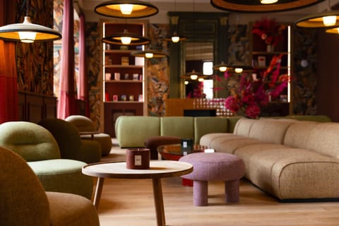 Restaurant/places to eat, Living room, Lounge or bar