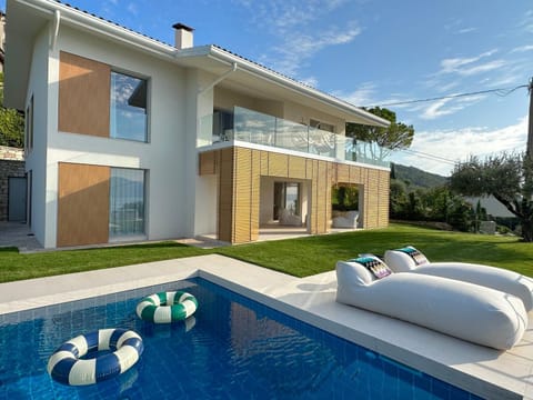 Property building, Patio, Day, Garden, Garden view, Pool view, Swimming pool, Swimming pool, sunbed
