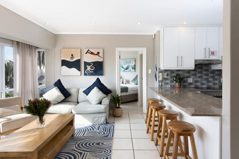 Living room, Seating area, Dining area, air conditioner