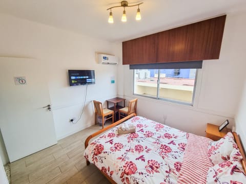 Bed, TV and multimedia, Bedroom