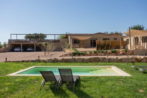 Property building, Garden view, Pool view, Swimming pool