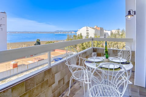 Property building, Balcony/Terrace, Sea view