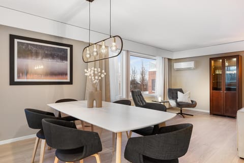 Living room, Seating area, Dining area, air conditioner