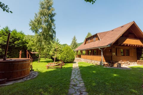 Property building, Day, Natural landscape, BBQ facilities, Garden, Garden, Garden view, Sunrise, Sunset, Parking, pet friendly