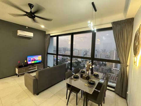 Communal lounge/ TV room, TV and multimedia, Living room, Seating area, Dining area, Evening entertainment, fireplace, air conditioner