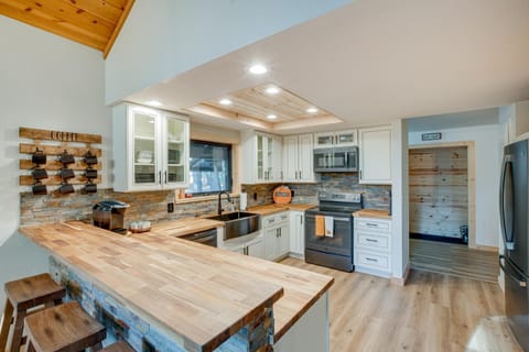 Arnold Cabin Near Calaveras Big Trees State Park! Cabin in Dorrington