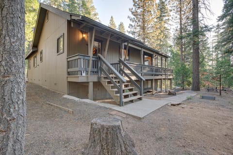Arnold Cabin Near Calaveras Big Trees State Park! Cabin in Dorrington
