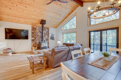 Arnold Cabin Near Calaveras Big Trees State Park! Cabin in Dorrington