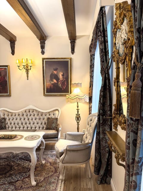 Living room, Photo of the whole room
